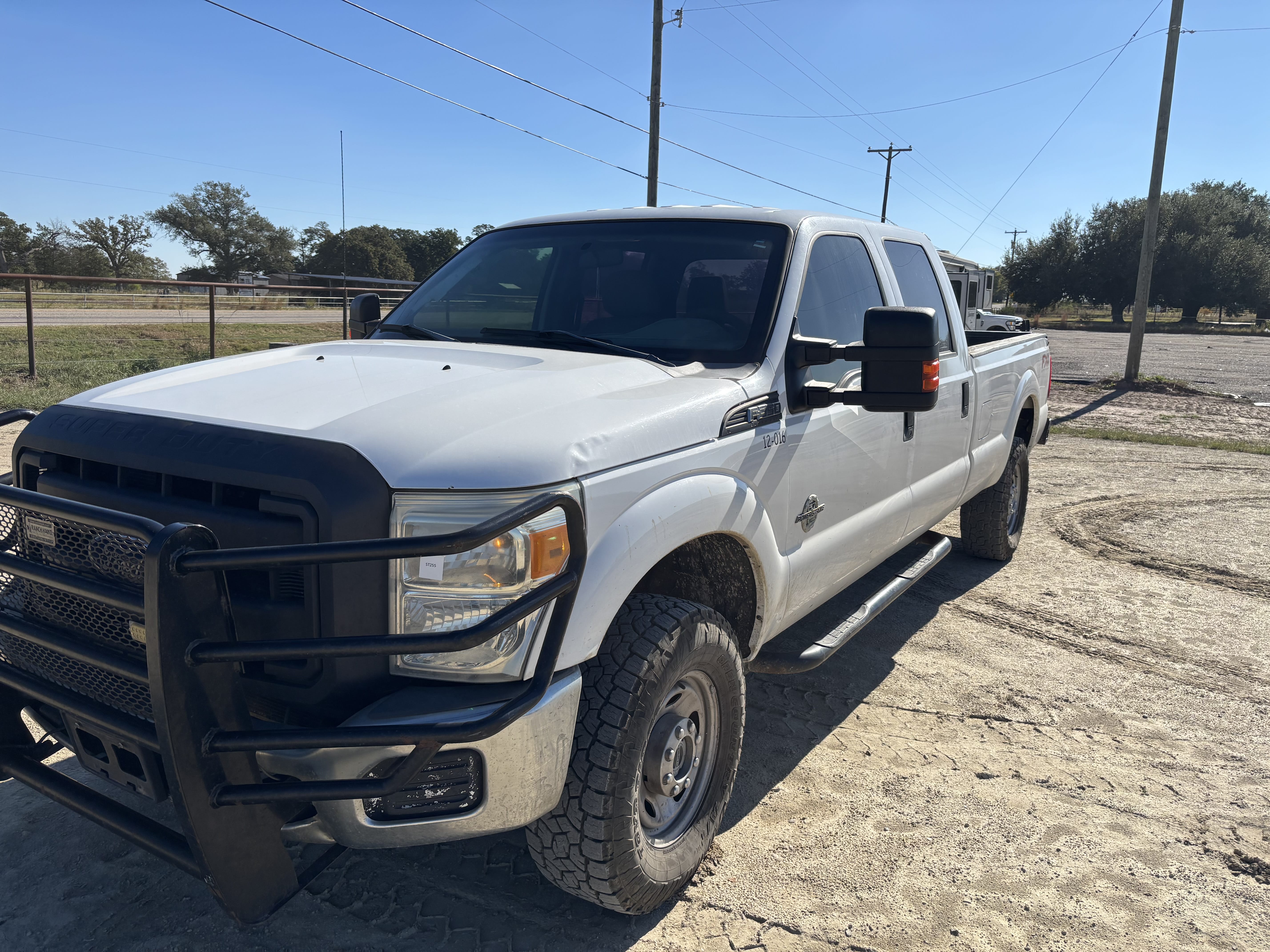 2015 Ford F-350 Equipment Image0