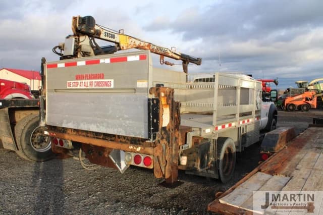 Image of Ford F-550 equipment image 2