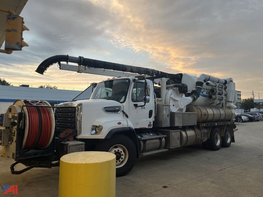 Image of Freightliner 108SD Primary image