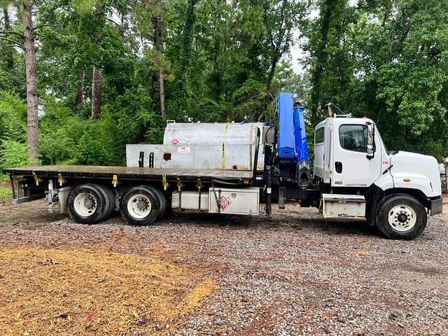 Image of Freightliner 108SD equipment image 1