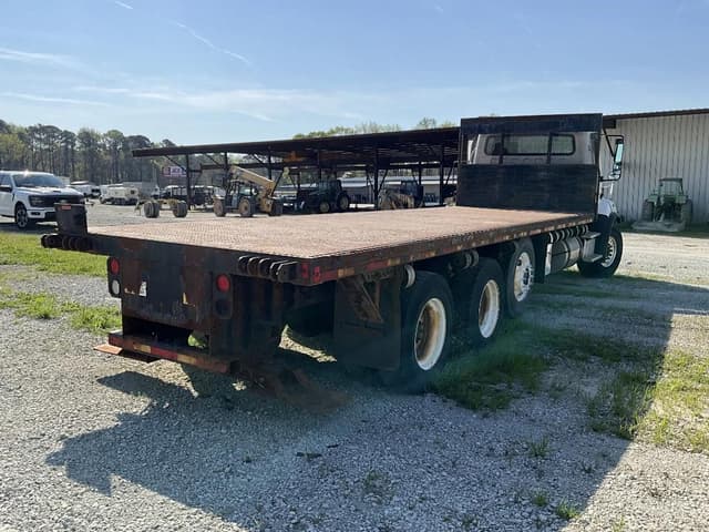 Image of Freightliner 108SD equipment image 4