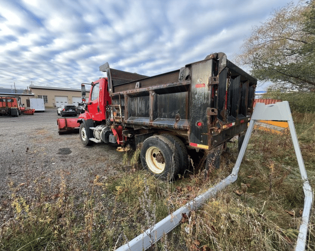 Image of Freightliner 108SD equipment image 1