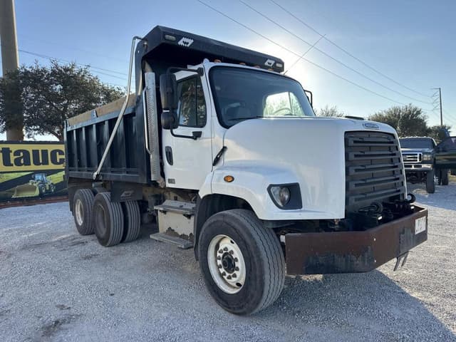 Image of Freightliner 108SD equipment image 4