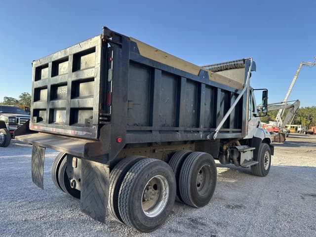 Image of Freightliner 108SD equipment image 2