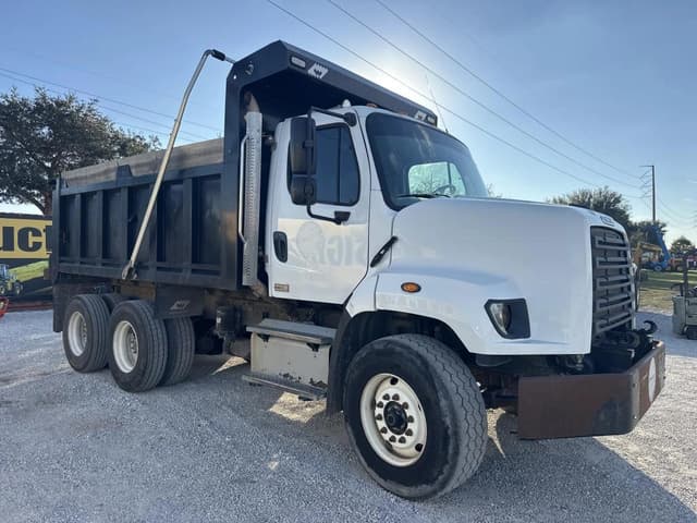 Image of Freightliner 108SD equipment image 4