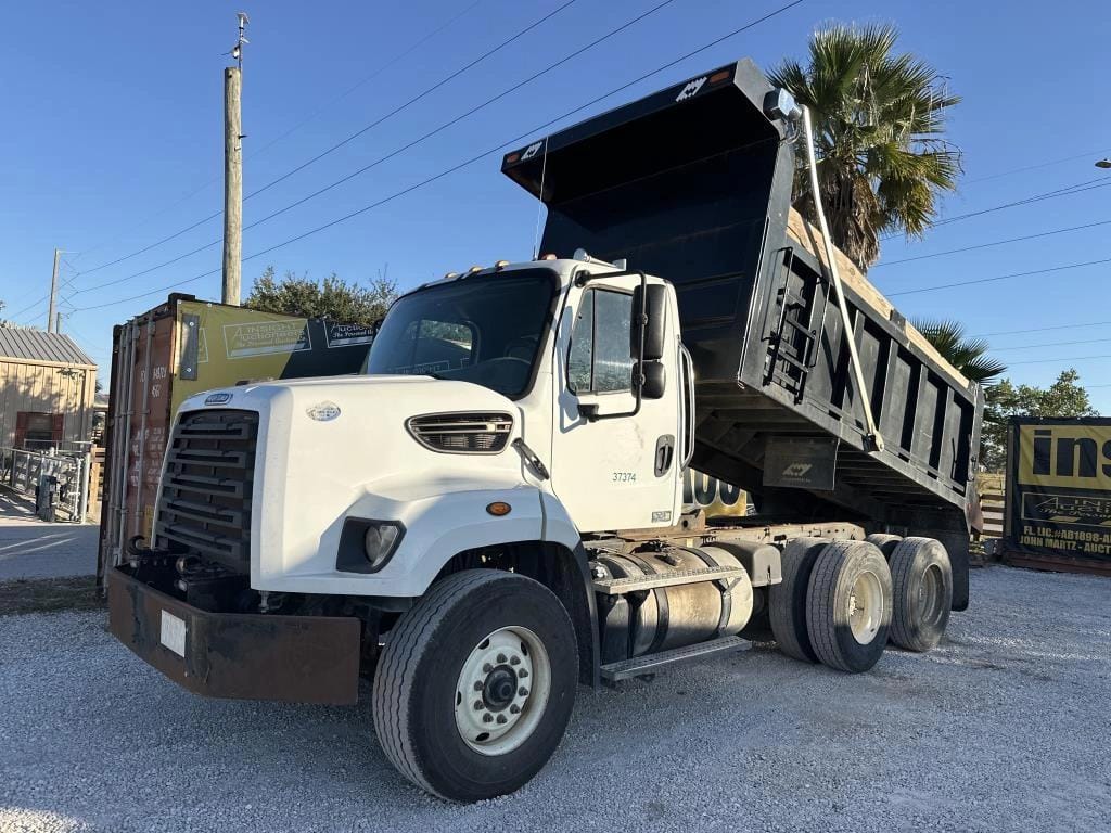 2015 Freightliner 108SD Equipment Image0