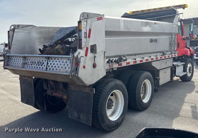 Image of Freightliner 108SD equipment image 4