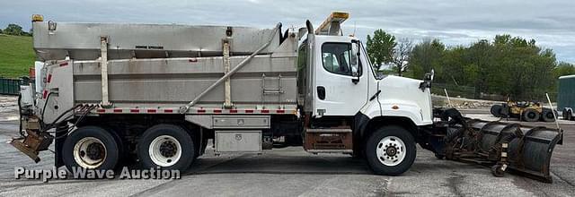 Image of Freightliner 108SD equipment image 3