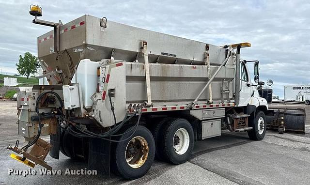 Image of Freightliner 108SD equipment image 4