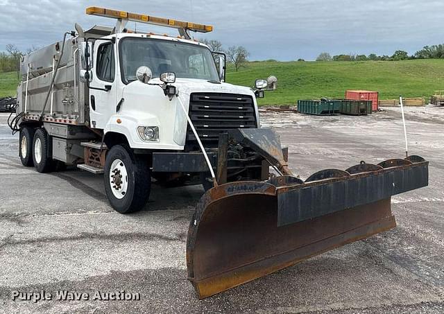 Image of Freightliner 108SD equipment image 2
