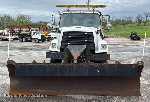 Image of Freightliner 108SD equipment image 1