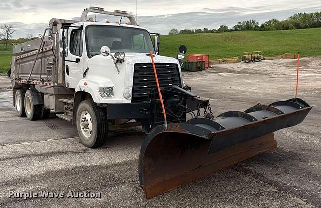 Image of Freightliner 108SD equipment image 2