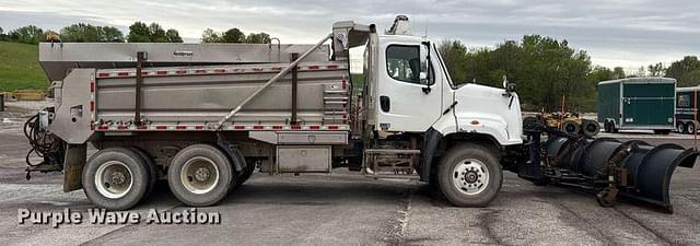 Image of Freightliner 108SD equipment image 3