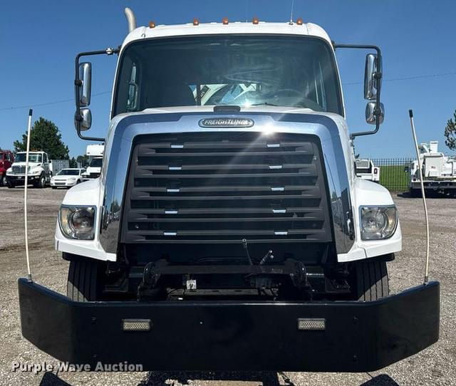 Image of Freightliner 108SD equipment image 1
