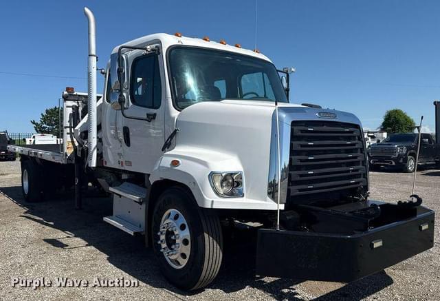 Image of Freightliner 108SD equipment image 2