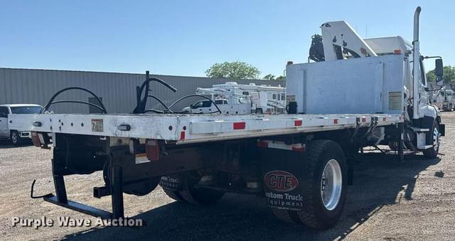 Image of Freightliner 108SD equipment image 4