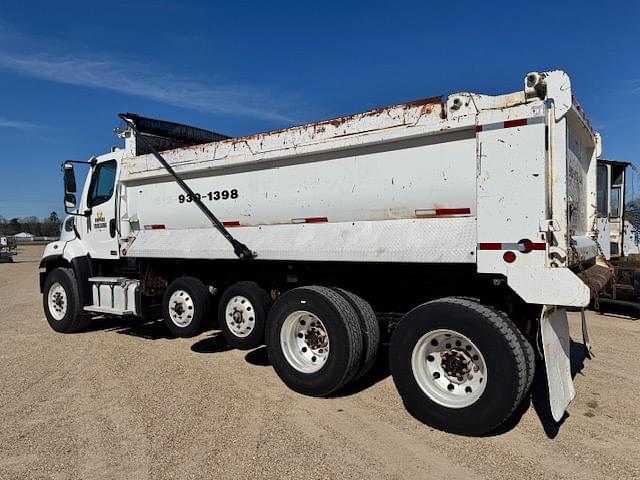 Image of Freightliner 108SD equipment image 3