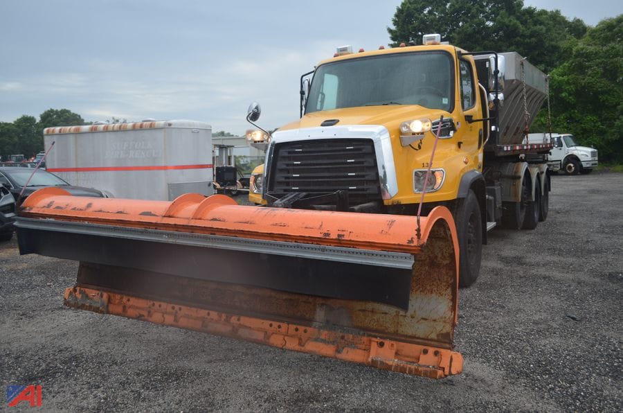 2015 Freightliner 114SD Equipment Image0