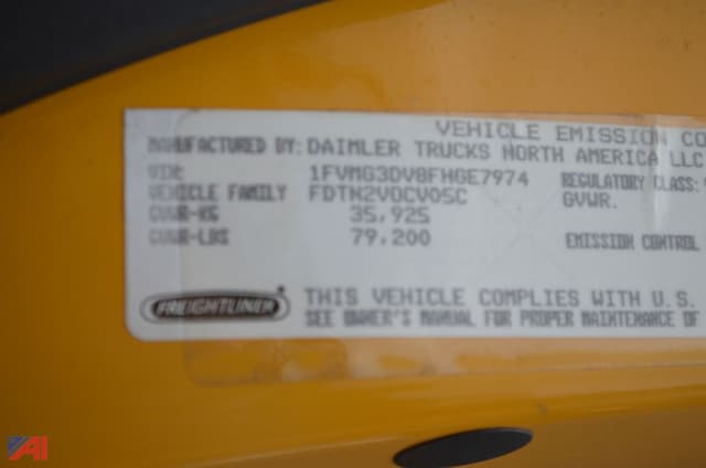 Image of Freightliner 114SD equipment image 4