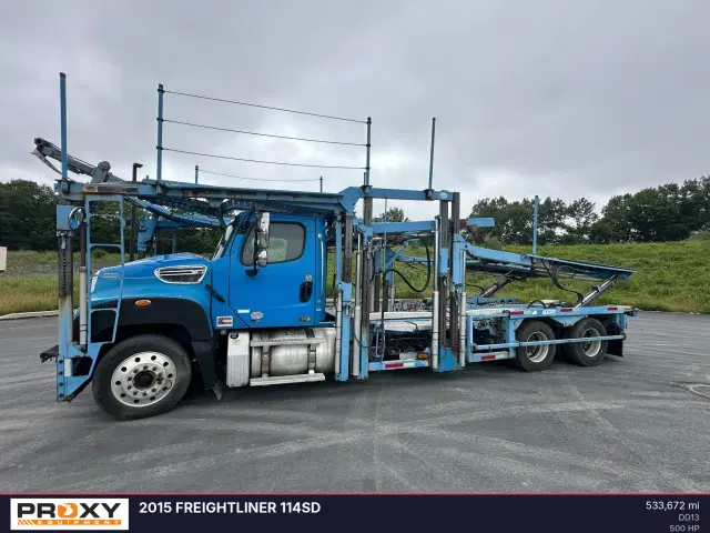 Image of Freightliner 114SD equipment image 3