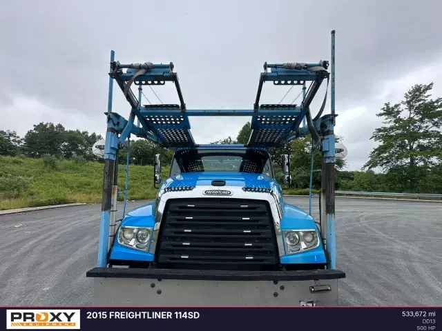 Image of Freightliner 114SD equipment image 2
