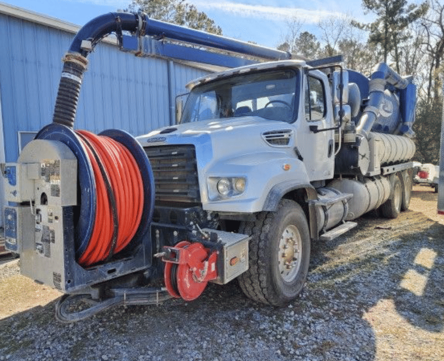 2015 Freightliner 114SD Equipment Image0