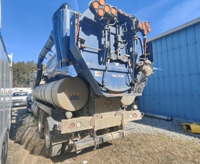 Image of Freightliner 114SD equipment image 1