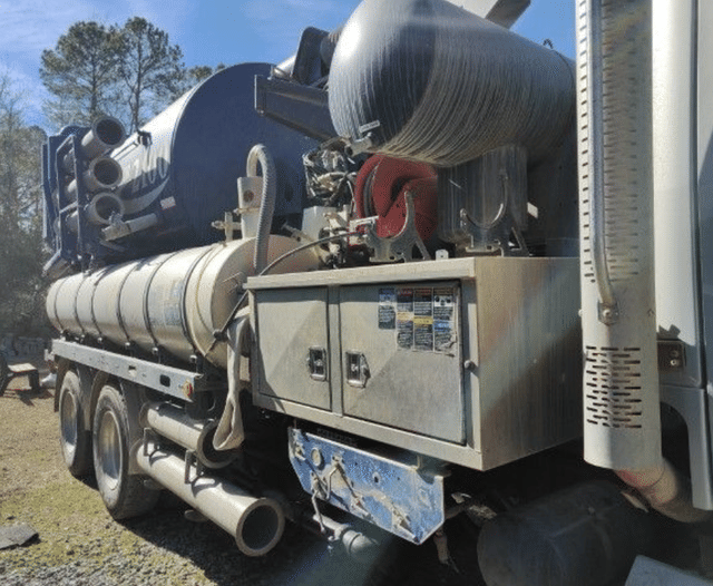 Image of Freightliner 114SD equipment image 4