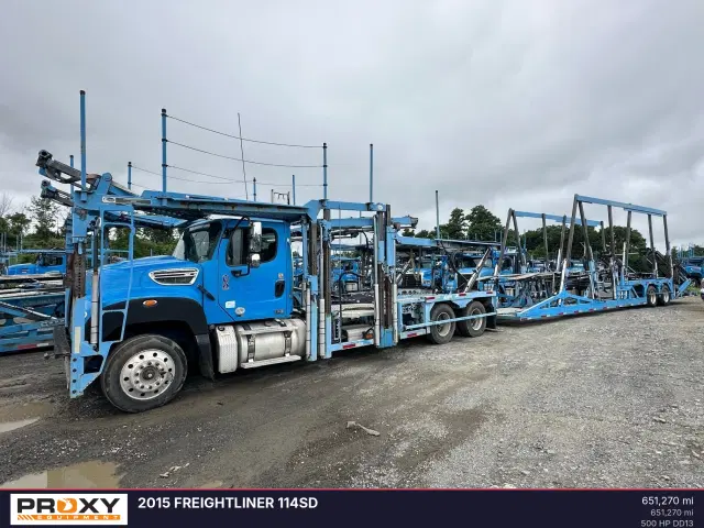 Image of Freightliner 114SD equipment image 2