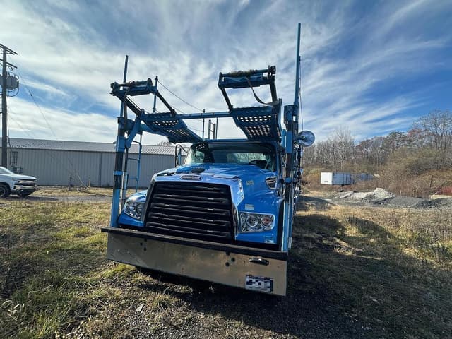 Image of Freightliner 114SD equipment image 2