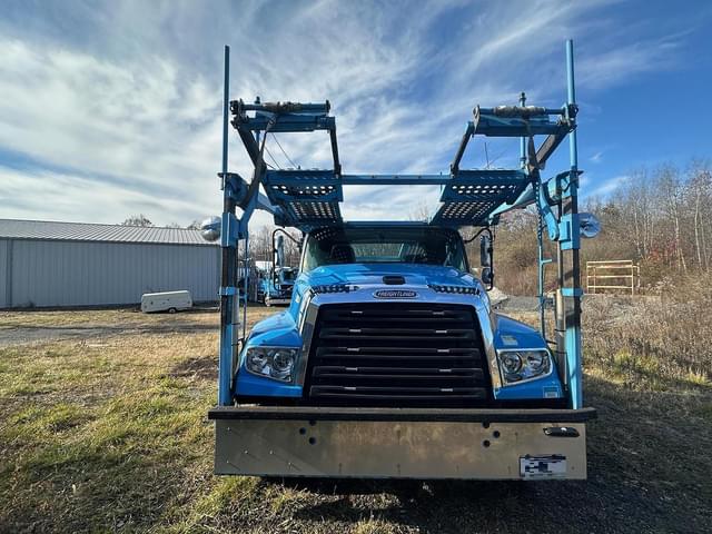 Image of Freightliner 114SD equipment image 3