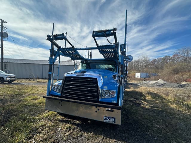 Image of Freightliner 114SD equipment image 2