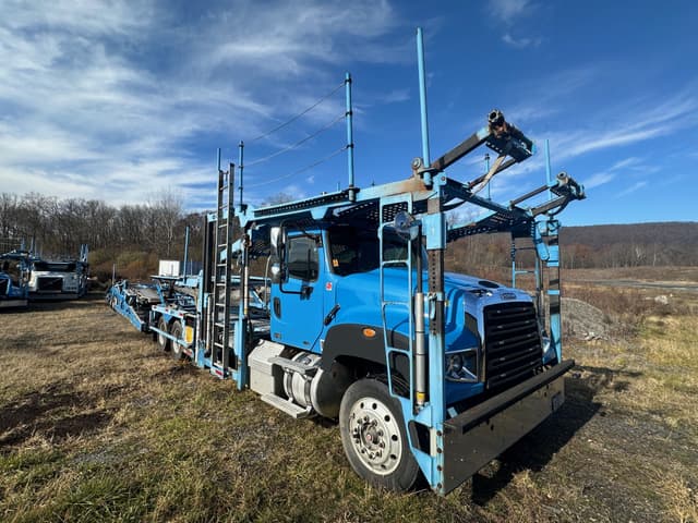 Image of Freightliner 114SD equipment image 4