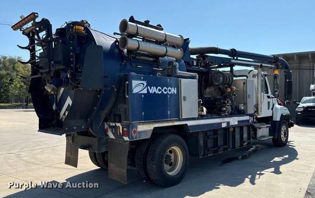 Image of Freightliner 114SD equipment image 4