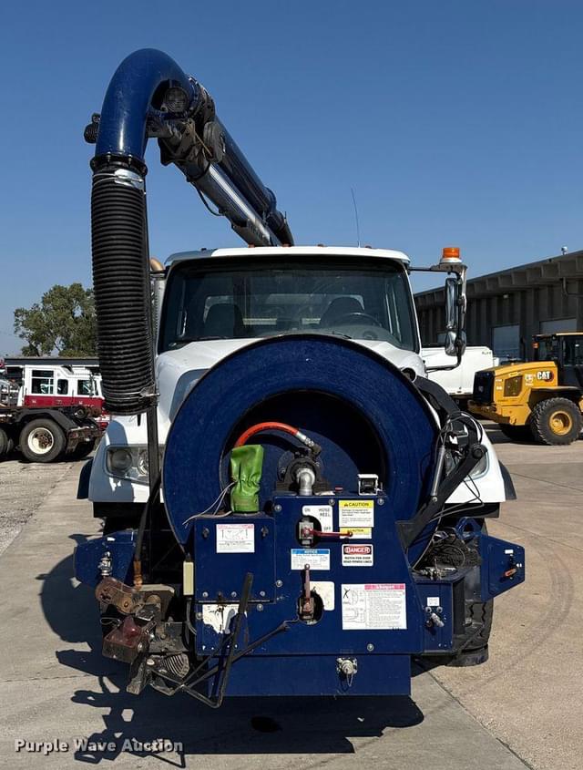 Image of Freightliner 114SD equipment image 1