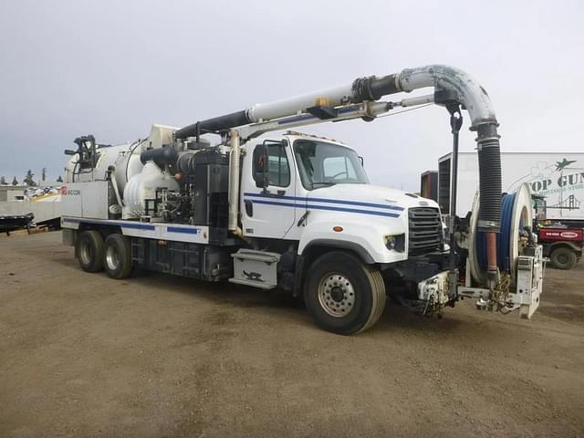 Image of Freightliner 114SD equipment image 1