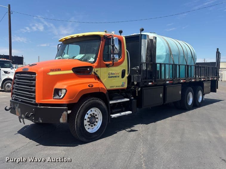 Image of Freightliner 114SD Primary image
