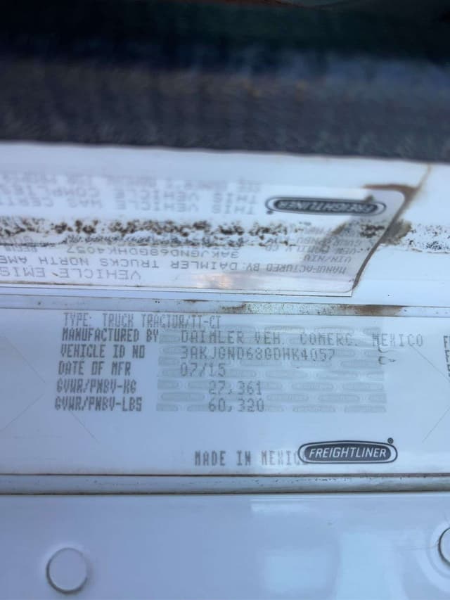 Image of Freightliner 122SD equipment image 3