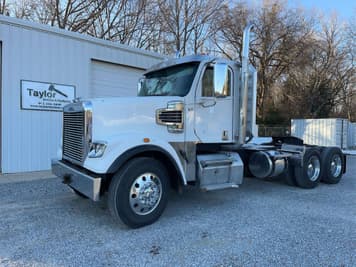 Main image Freightliner 122SD