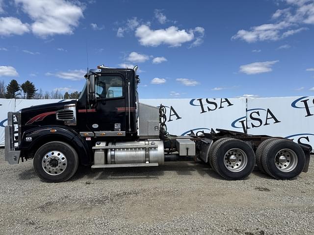 Image of Freightliner 122SD equipment image 1