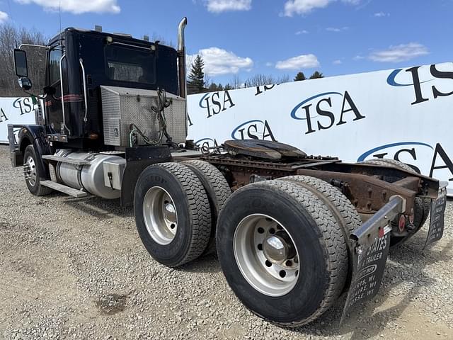 Image of Freightliner 122SD equipment image 2
