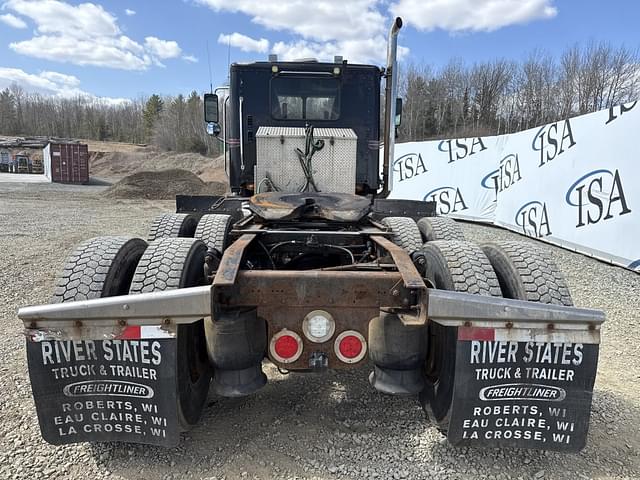 Image of Freightliner 122SD equipment image 3