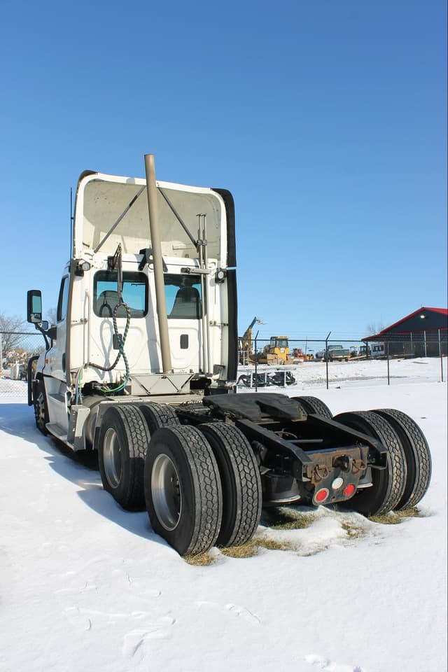 Image of Freightliner Cascadia equipment image 1