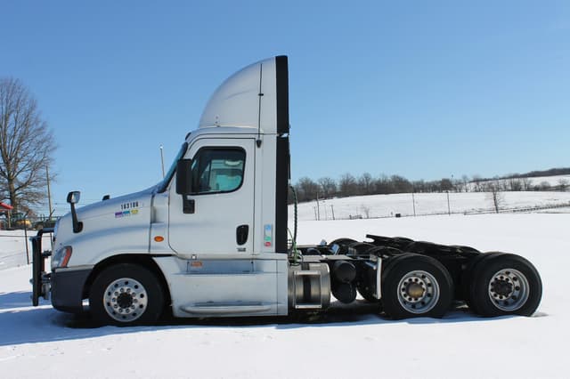 Image of Freightliner Cascadia equipment image 1