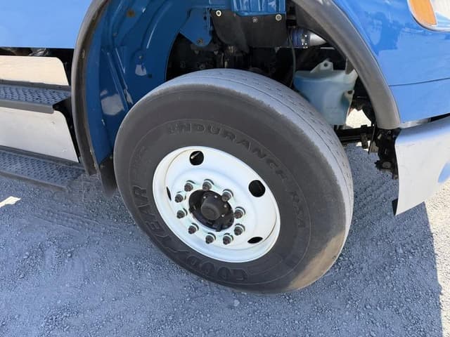 Image of Freightliner Business Class M2 100 equipment image 4