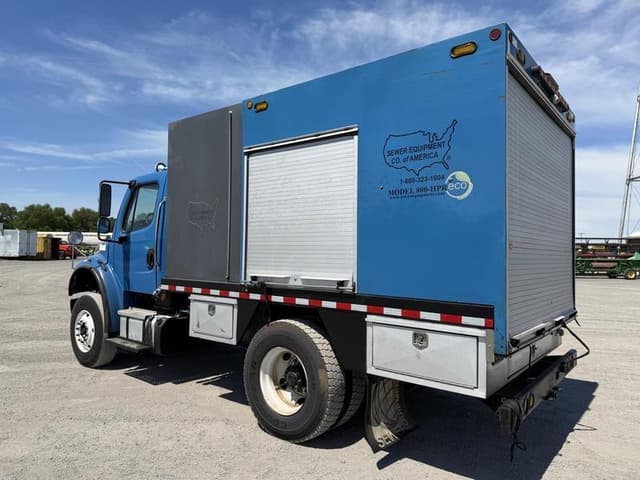 Image of Freightliner Business Class M2 100 equipment image 3