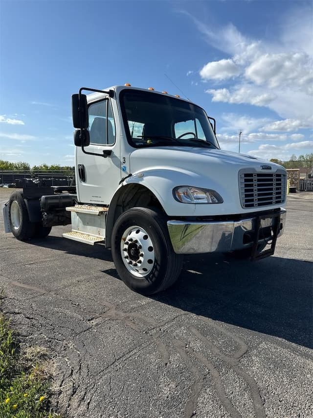Image of Freightliner Business Class M2 106 equipment image 2