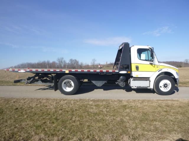 Image of Freightliner Business Class M2 106 equipment image 2