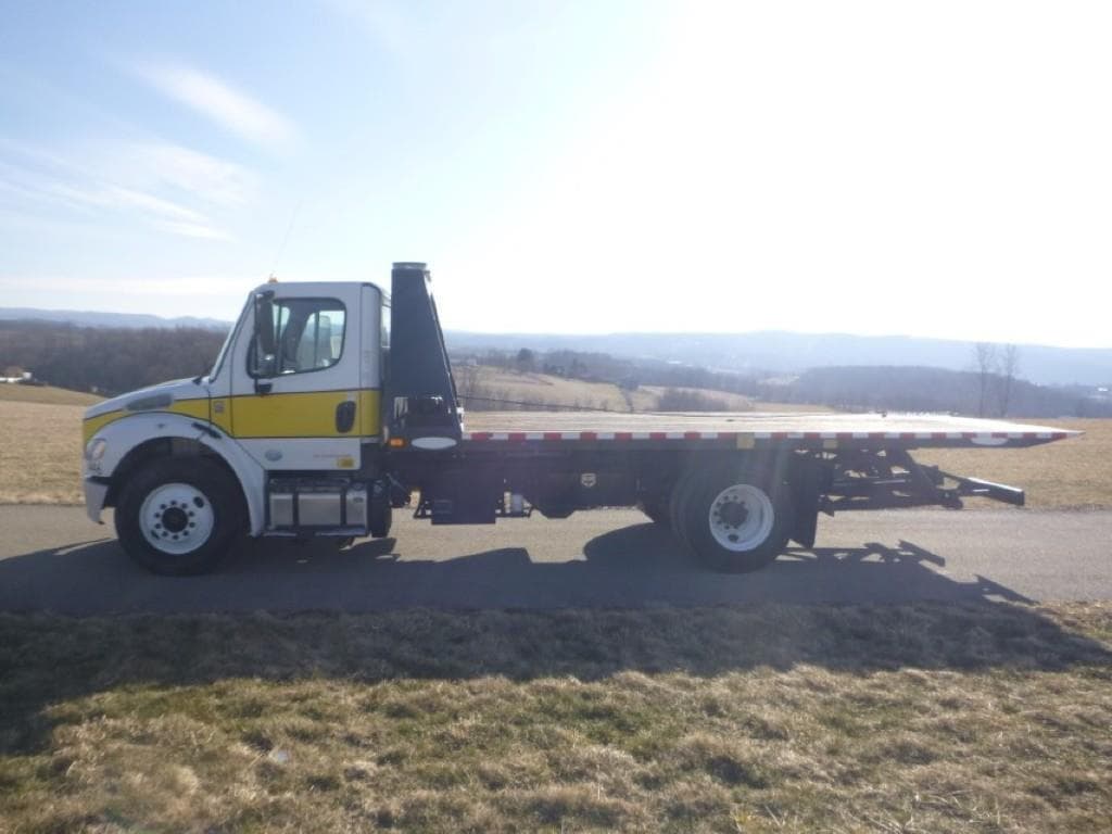 Image of Freightliner Business Class M2 106 Primary image