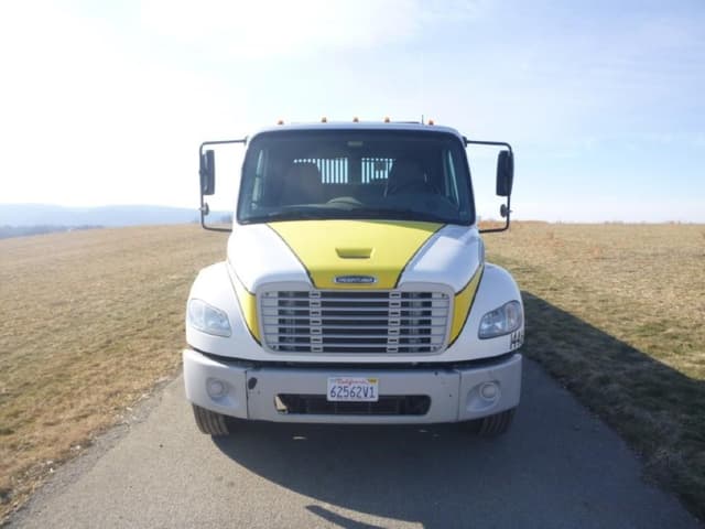 Image of Freightliner Business Class M2 106 equipment image 1